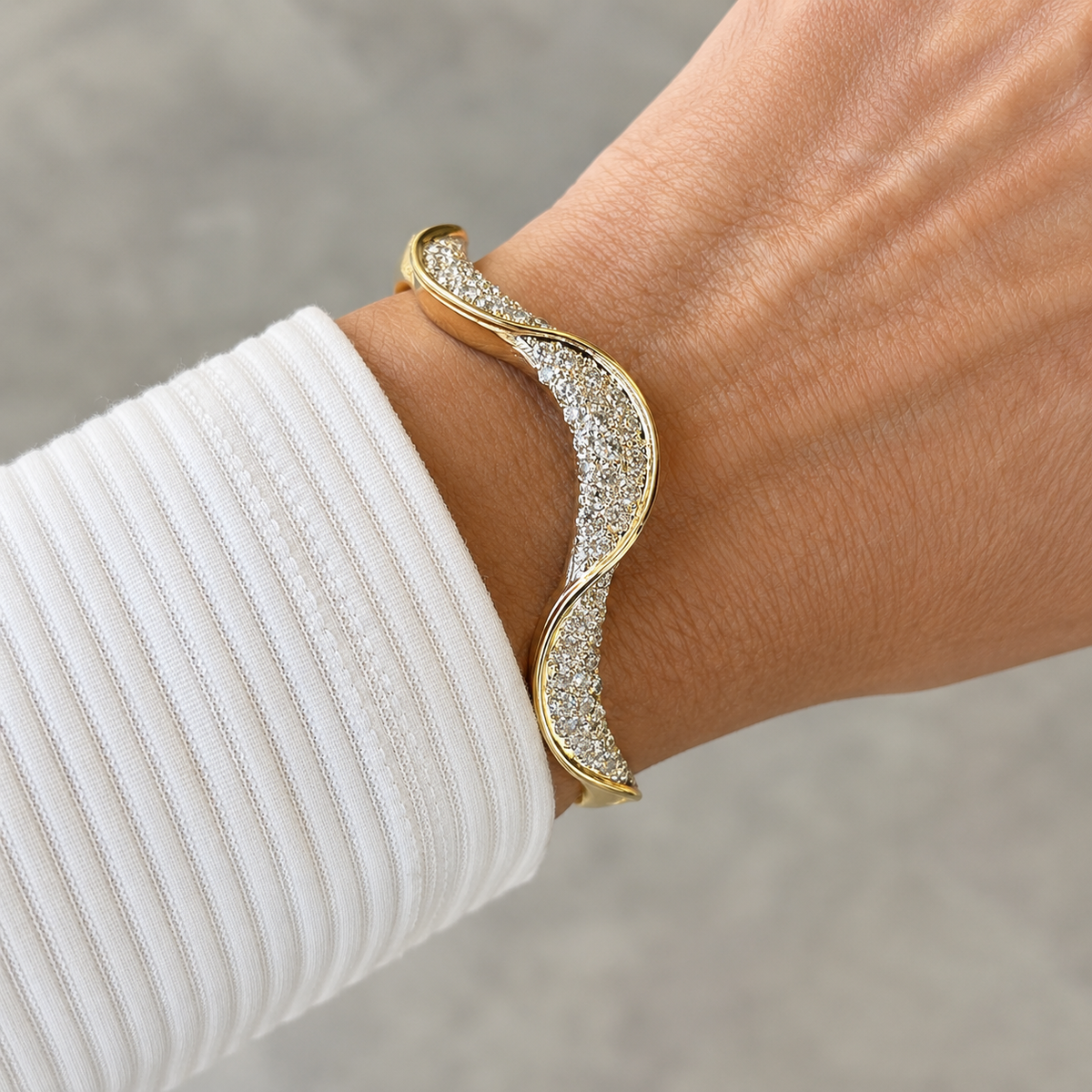 Vintage 1980s Earth-Mined Diamond Pavé Hinged Bangle in 18K Yellow Gold — 4.0 CTW